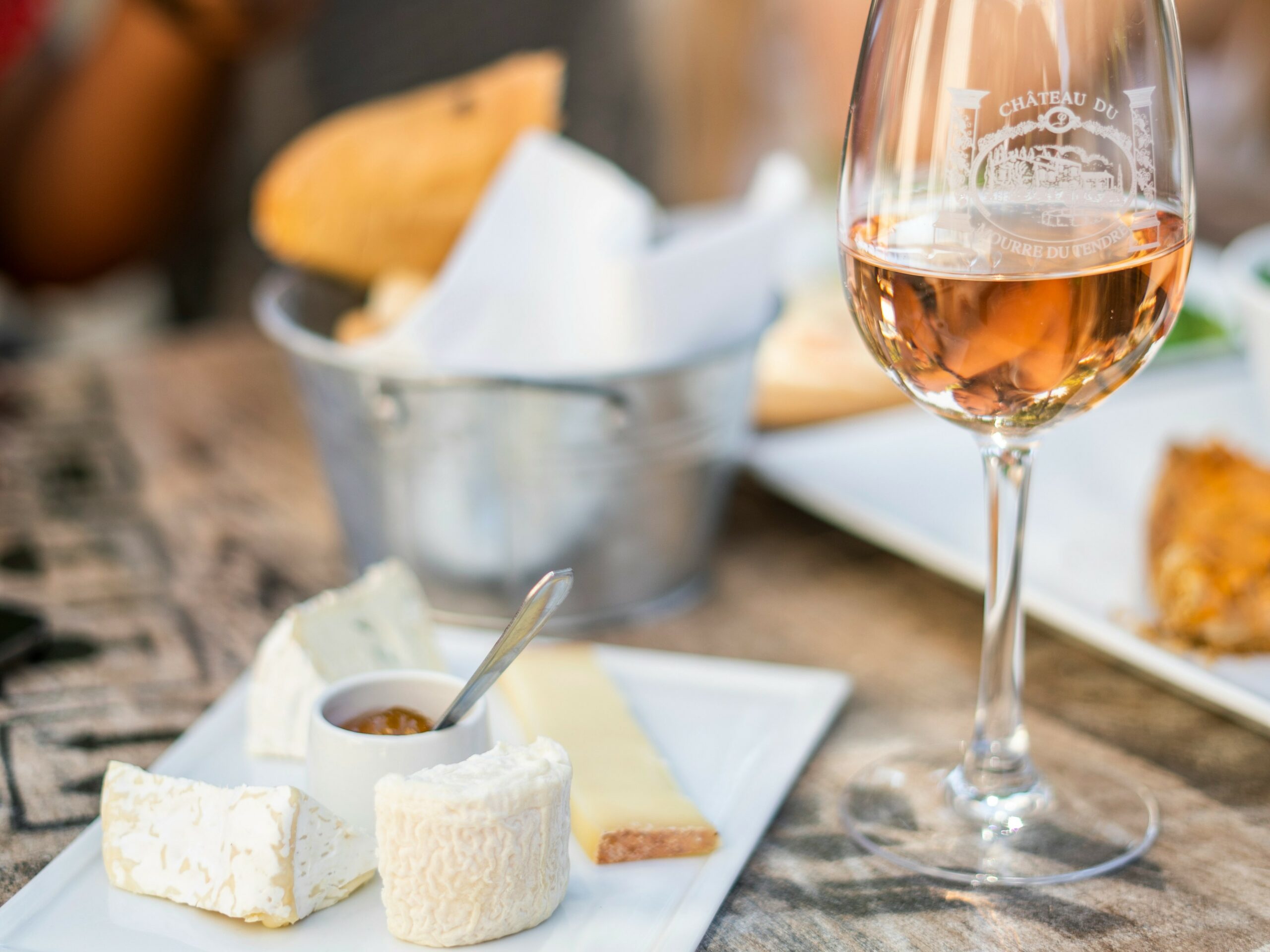 Atelier sur les accords vins et fromages à Lille.