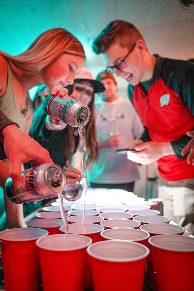 tous les alcools ne se valent pas entre faire la fête avec des bières industrielles qui coulent à flot et déguster un grand cru