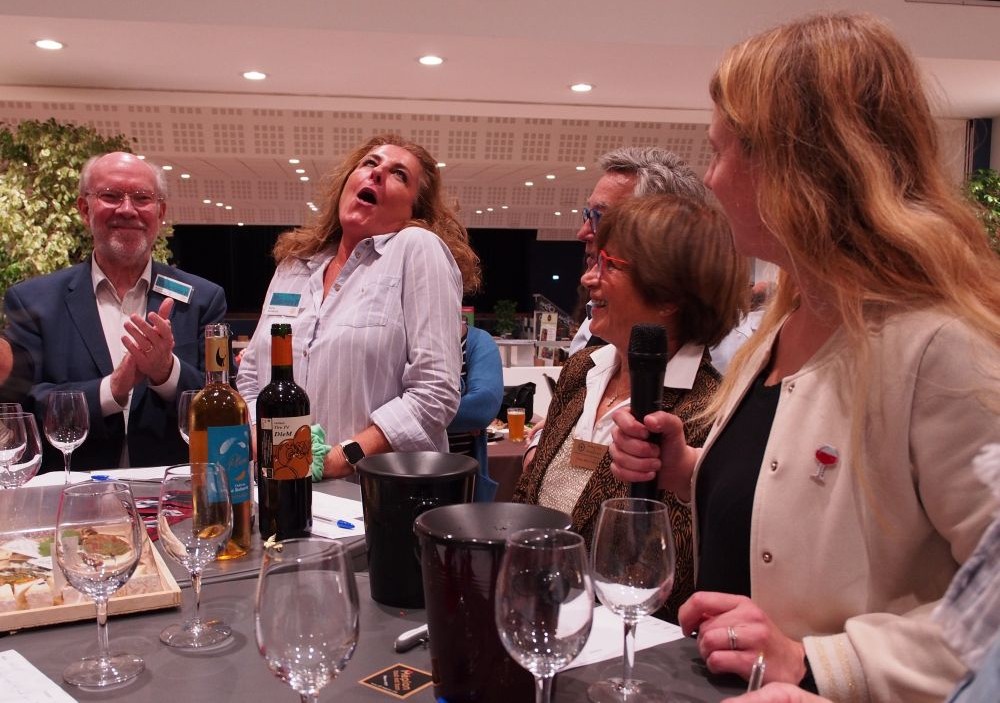 dégustation en aveugle et quiz lors d'un team building oenologique à lille