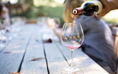 Les calories dans un verre de vin rouge : ce qu’il faut savoir